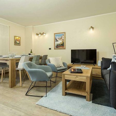 Apartment Ensa - Alpes Travel - Central Chamonix - Sleeps 4 Bagian luar foto